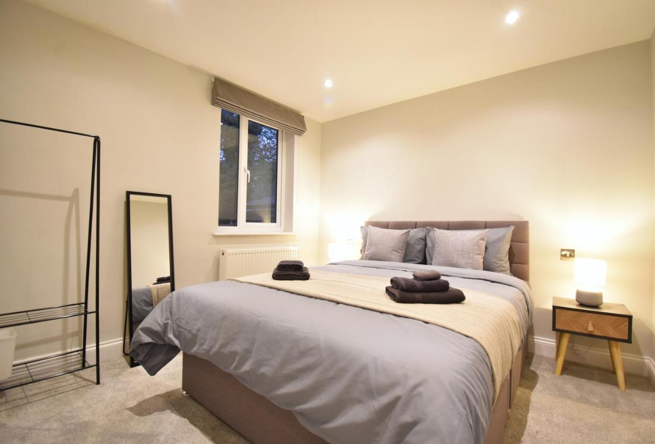 Stunning 3 Bed Apartment *
