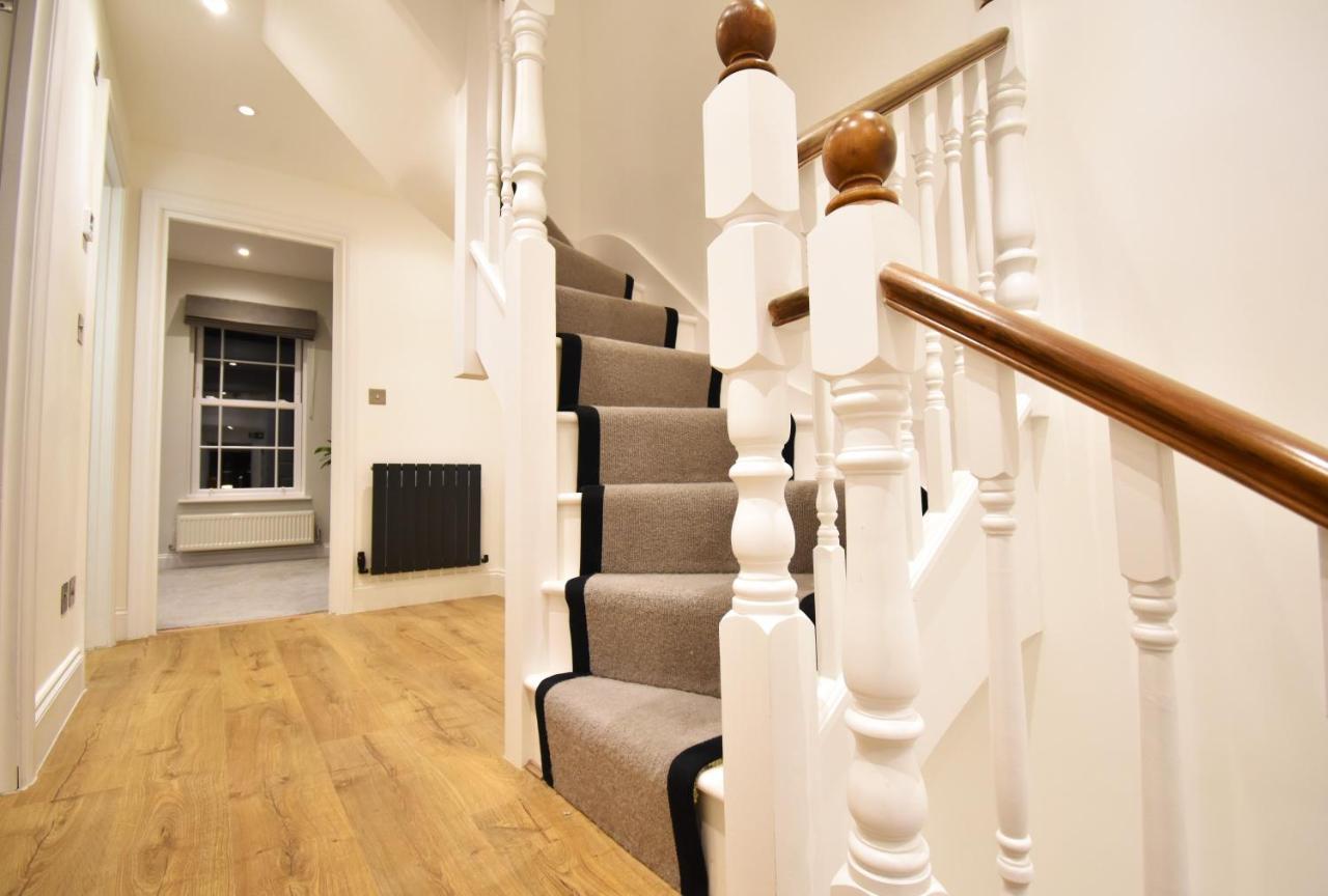 Stunning 3 Bed Apartment *