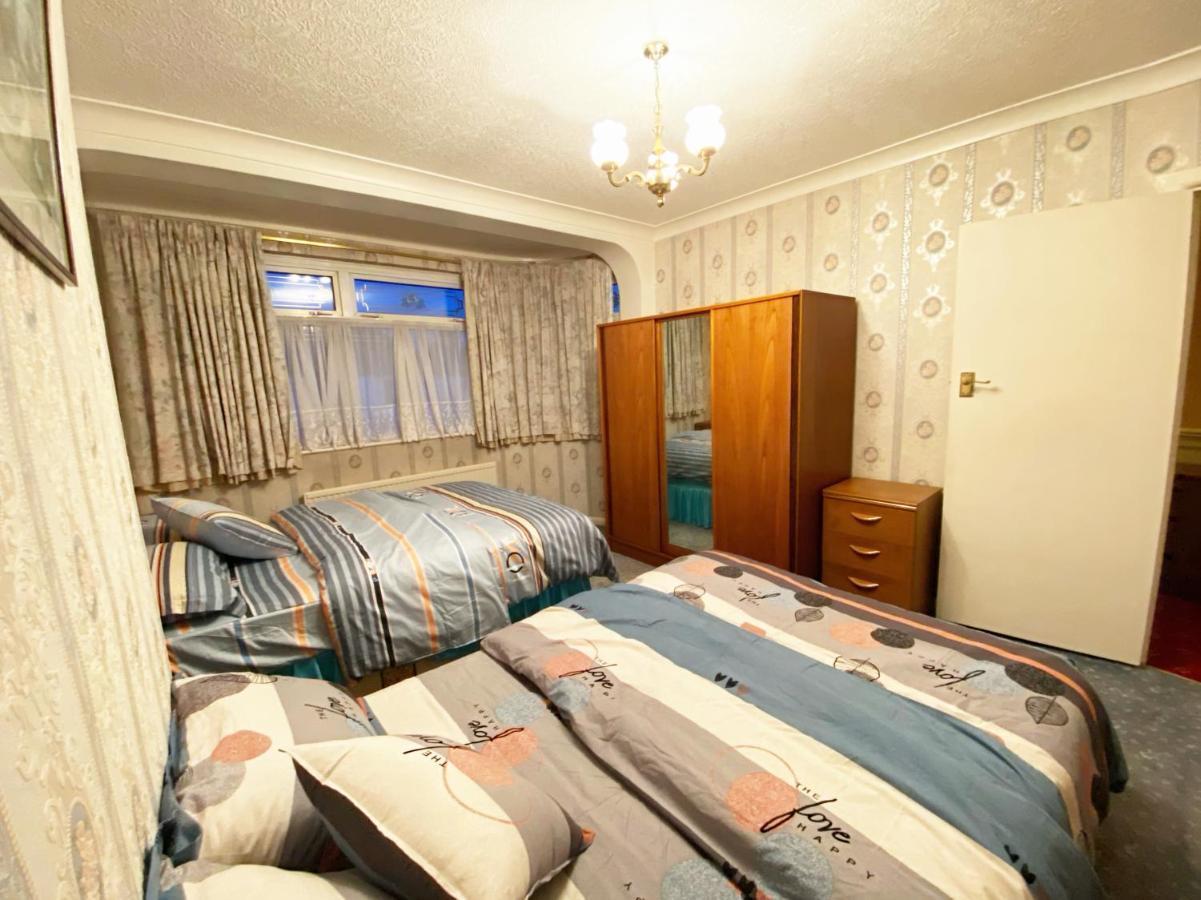 Holiday home Barking House Sleeps 11 - Parking - Train Tube - Airport *