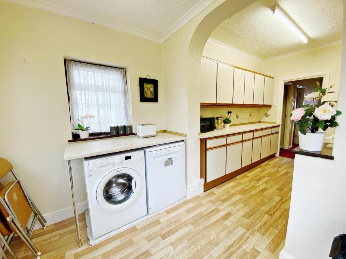 Holiday home Barking House Sleeps 11 - Parking - Train Tube - Airport *