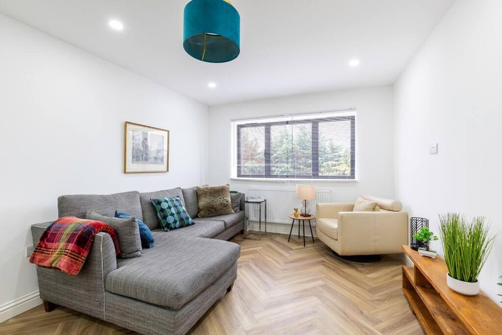 4bed 11 Occupancy Large Flat Elizabeth Line West Flat Free Parking Apartment