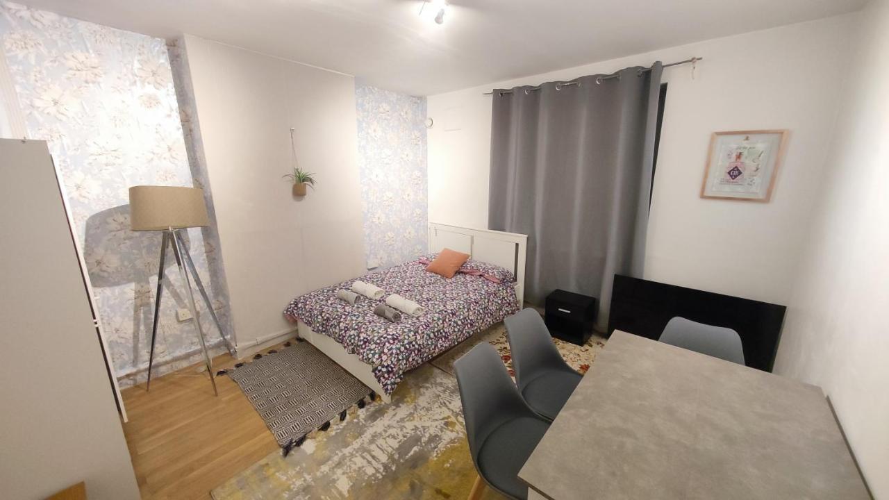 Spacious Flat With 2 To 3 Bedrooms Apartamento
