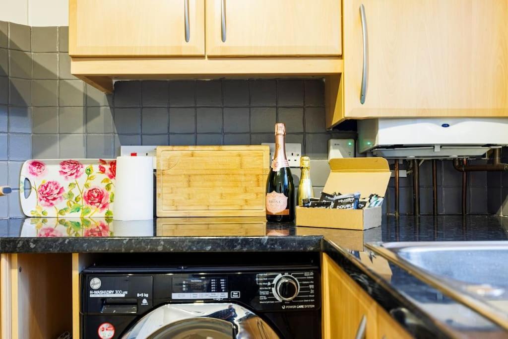 Stylish 3-bed East Contractors Parking Sleeps 5 Near Excel * Londres