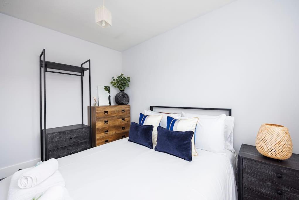Stylish 3-bed East Contractors Parking Sleeps 5 Near Excel Londres