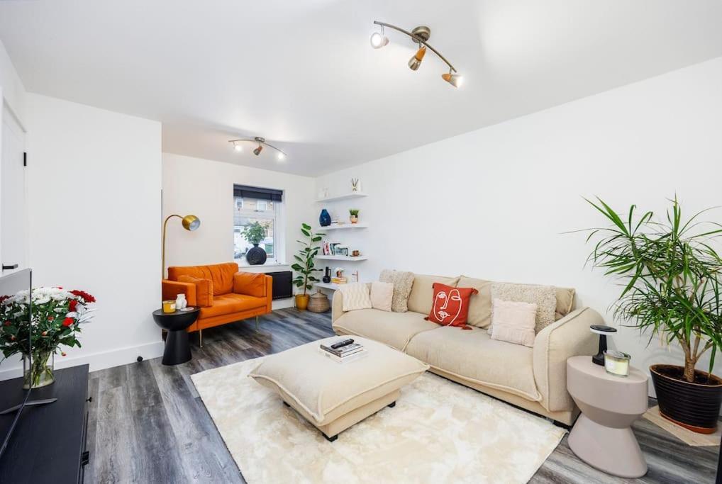 Stylish 3-bed East Contractors Parking Sleeps 5 Near Excel Londres