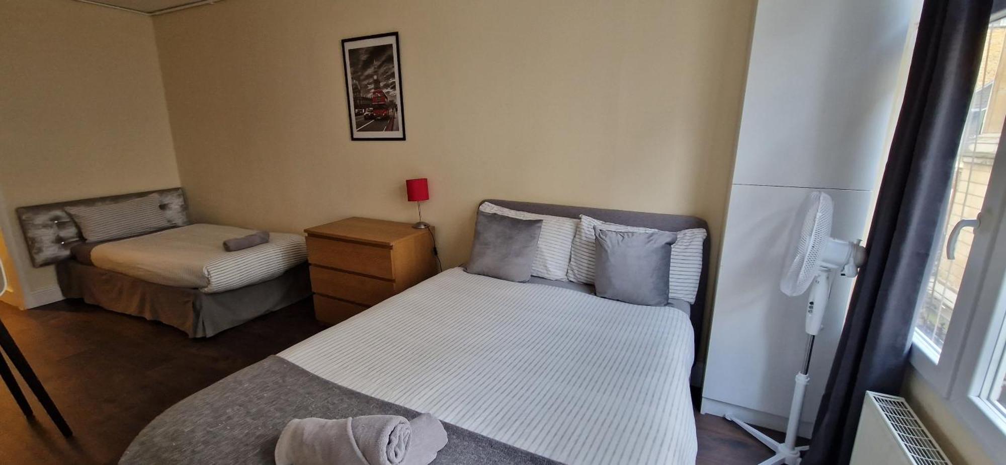 Homestay Affordable In Shared Flat, Bridge