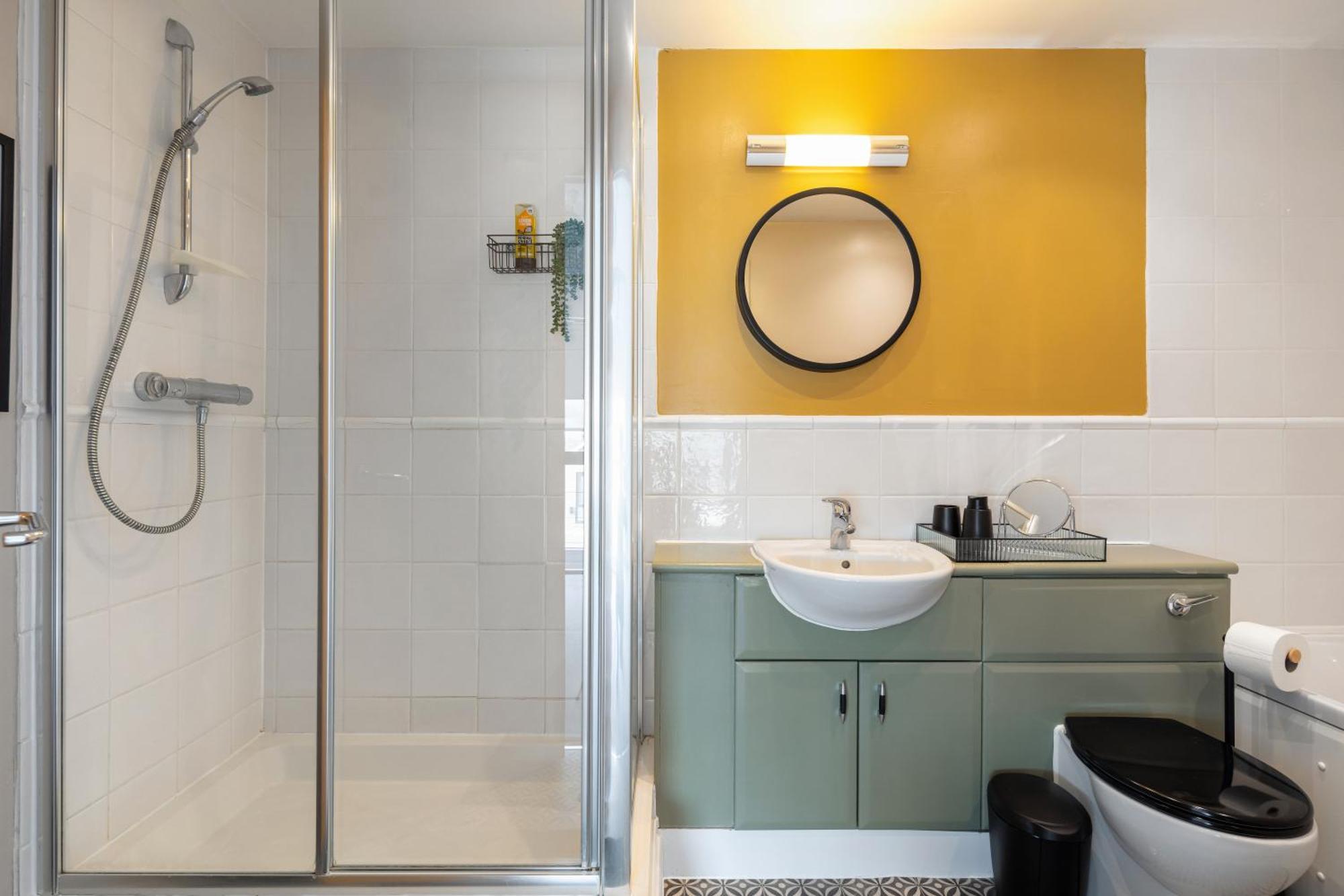 Excel, O2, Canary Wharf, Airport - Free Parking *