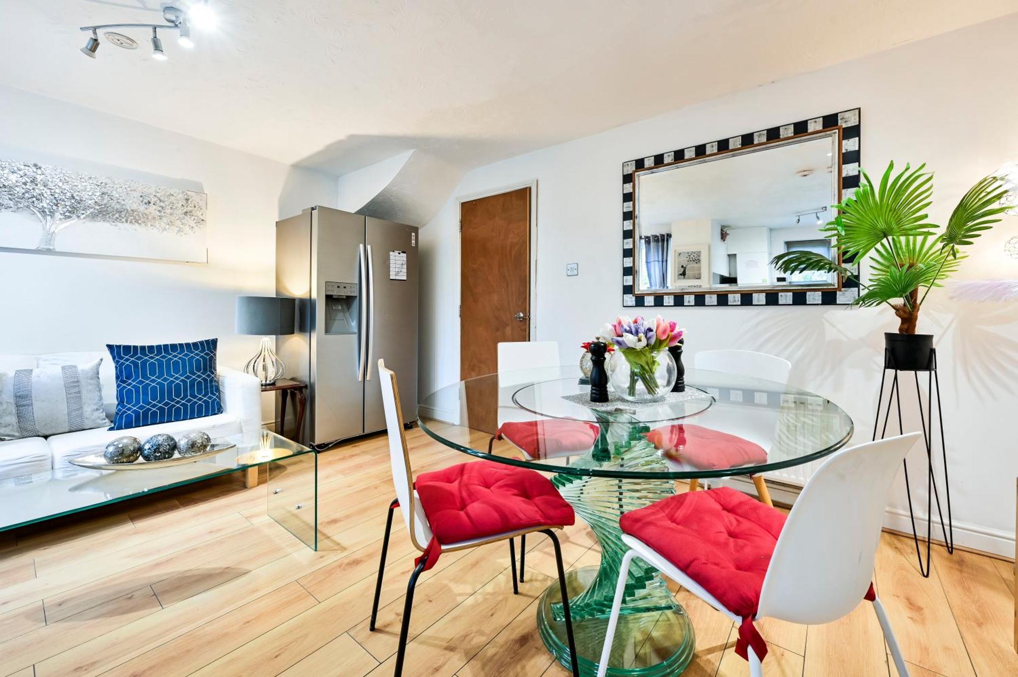 Destination Docklands Apartment