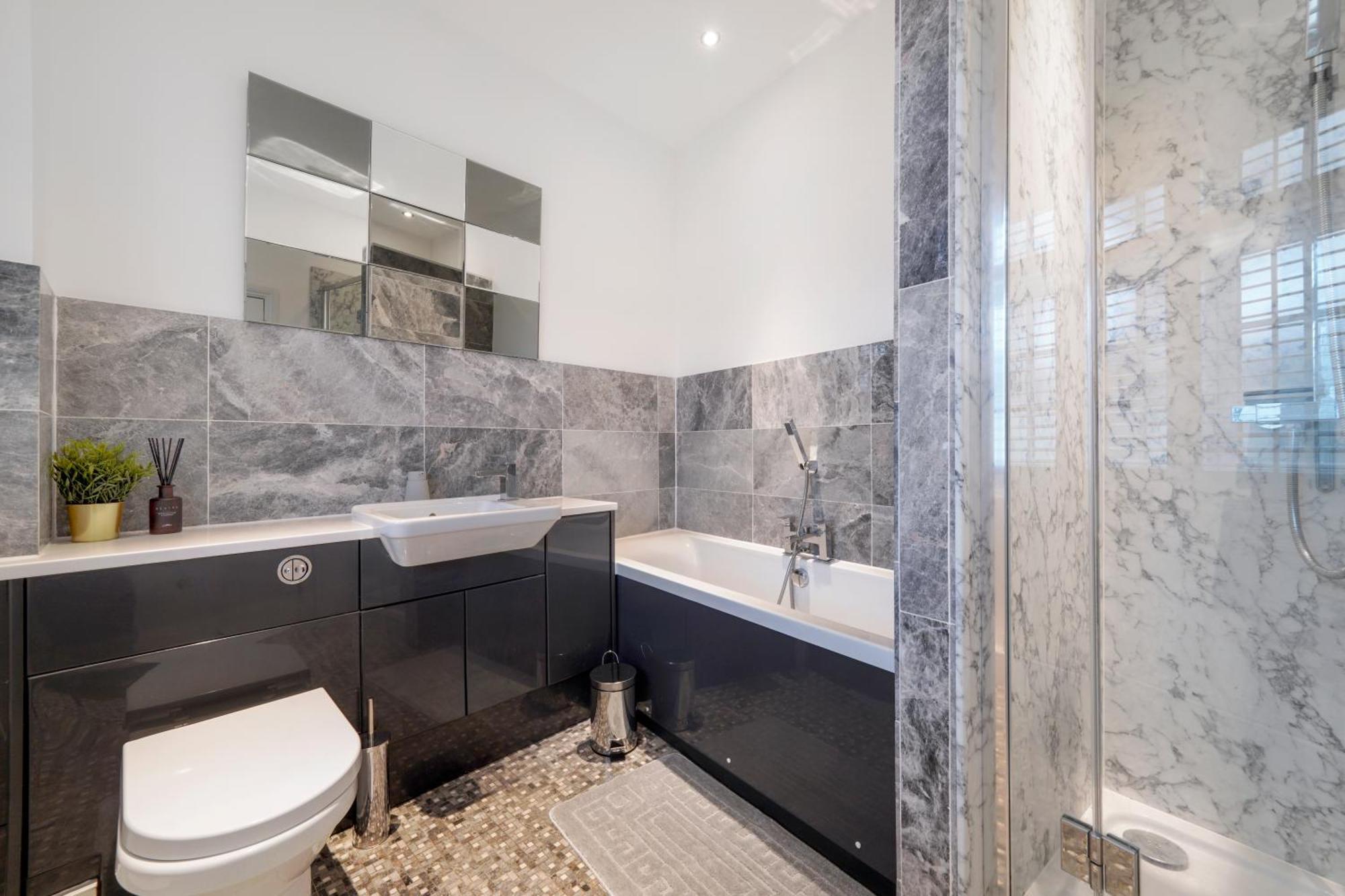 Charming 2 Bed House - Roof Terrace & Parking * Londen