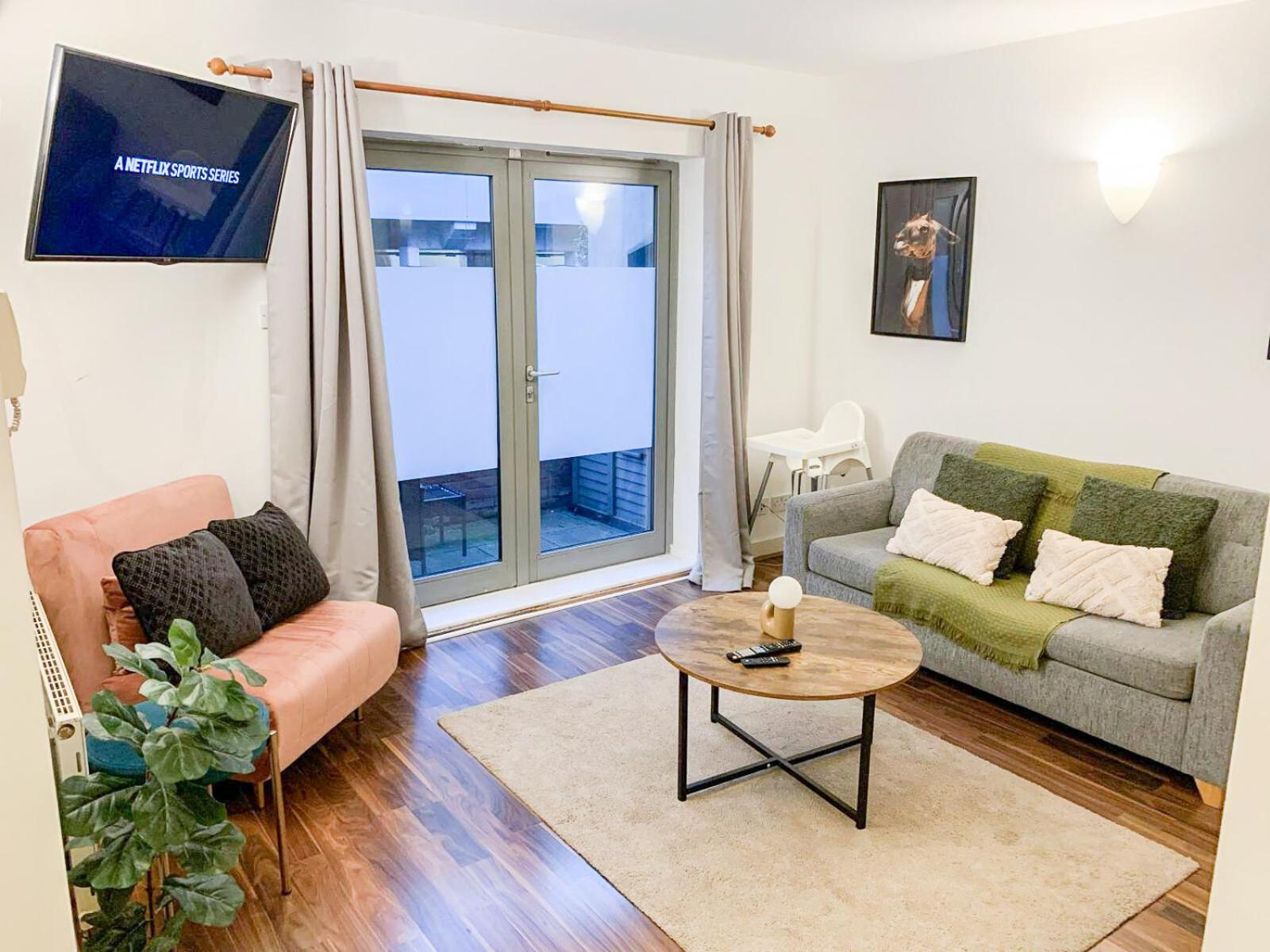 1 Bedroom Flat With Free Parking In Canary Wharf Near Musuem Apartment