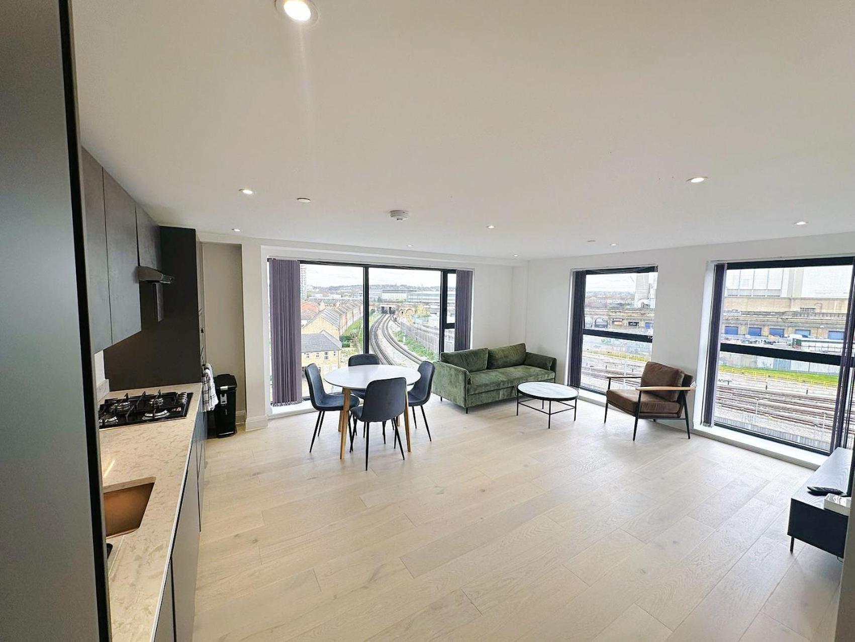 Luxury Modern Flat Near Center Apartment