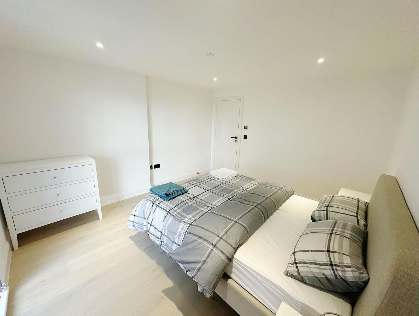 Luxury Modern Flat Near Center * London