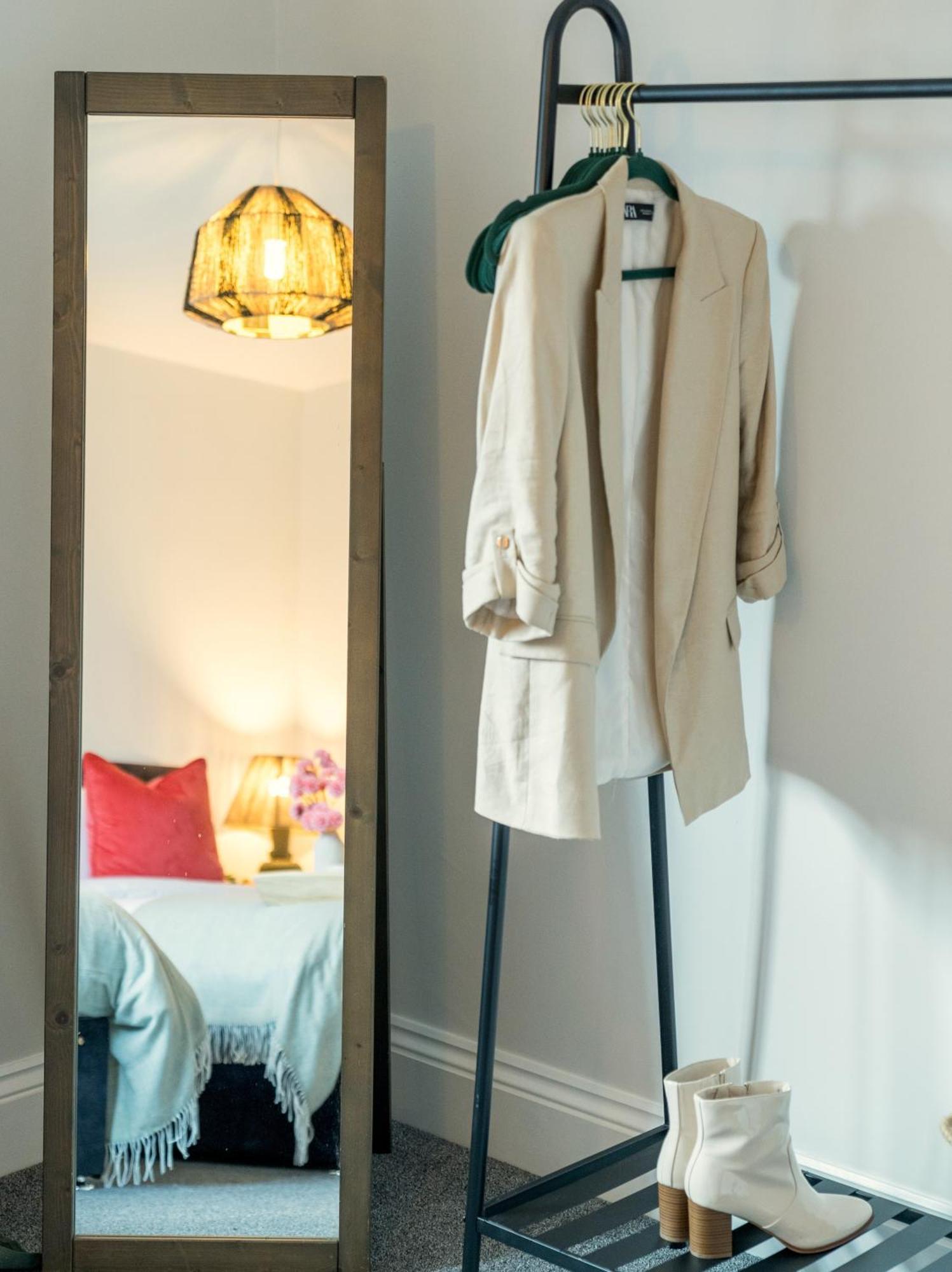 5 Star - Stylish 2 Bed In -excel, Airport Vakantiehuis Londen