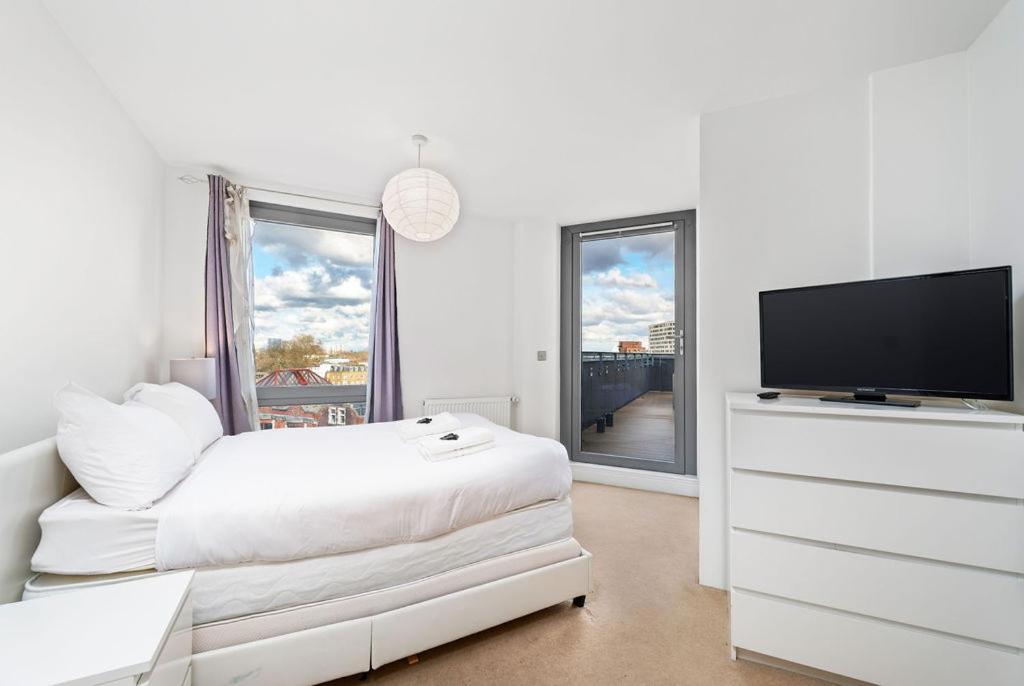 Modern Serviced 3-bedroom Flat In East * Londres
