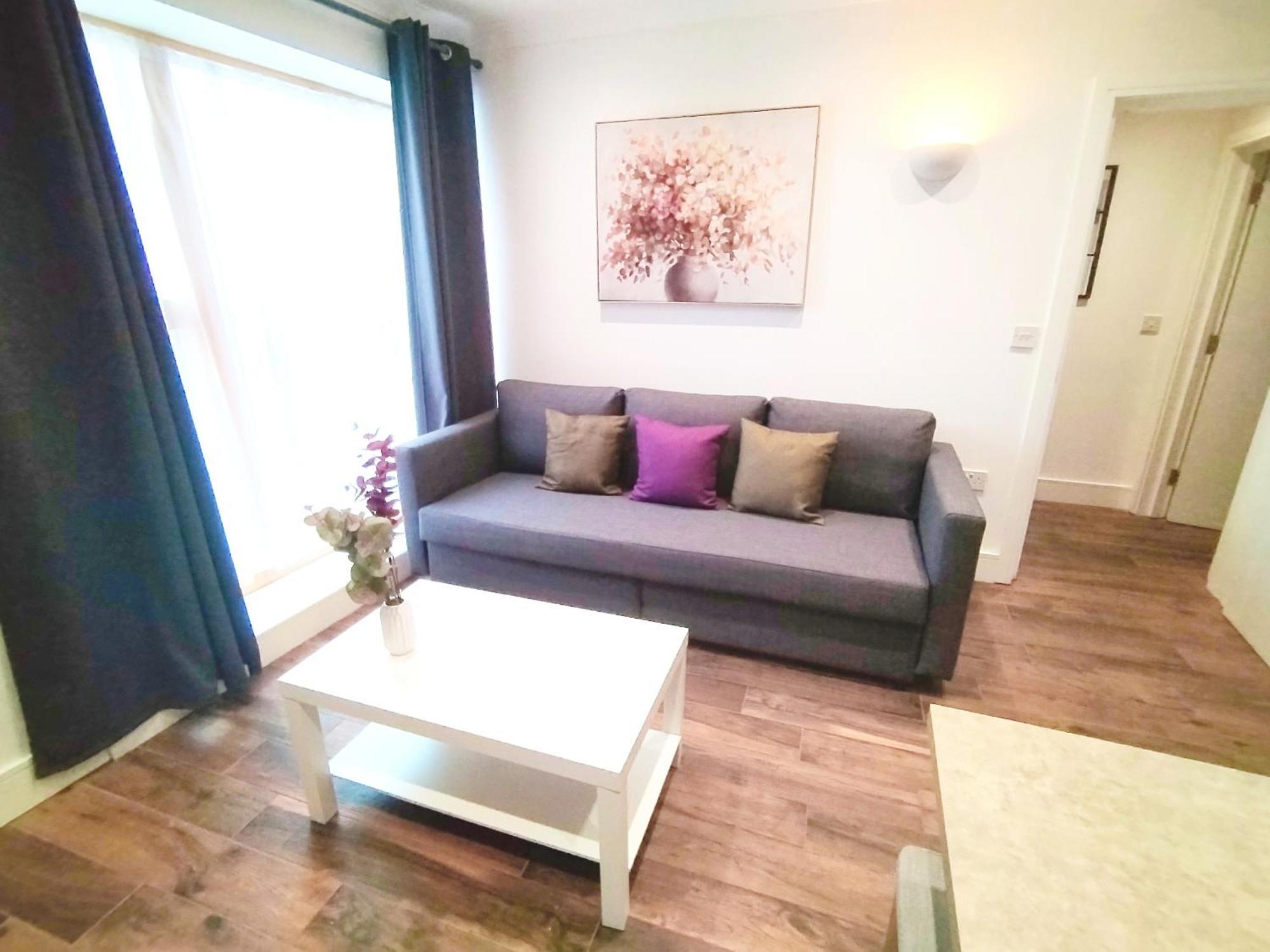 Apartamento Luxury Near Centre, Near Train Station, E1 *