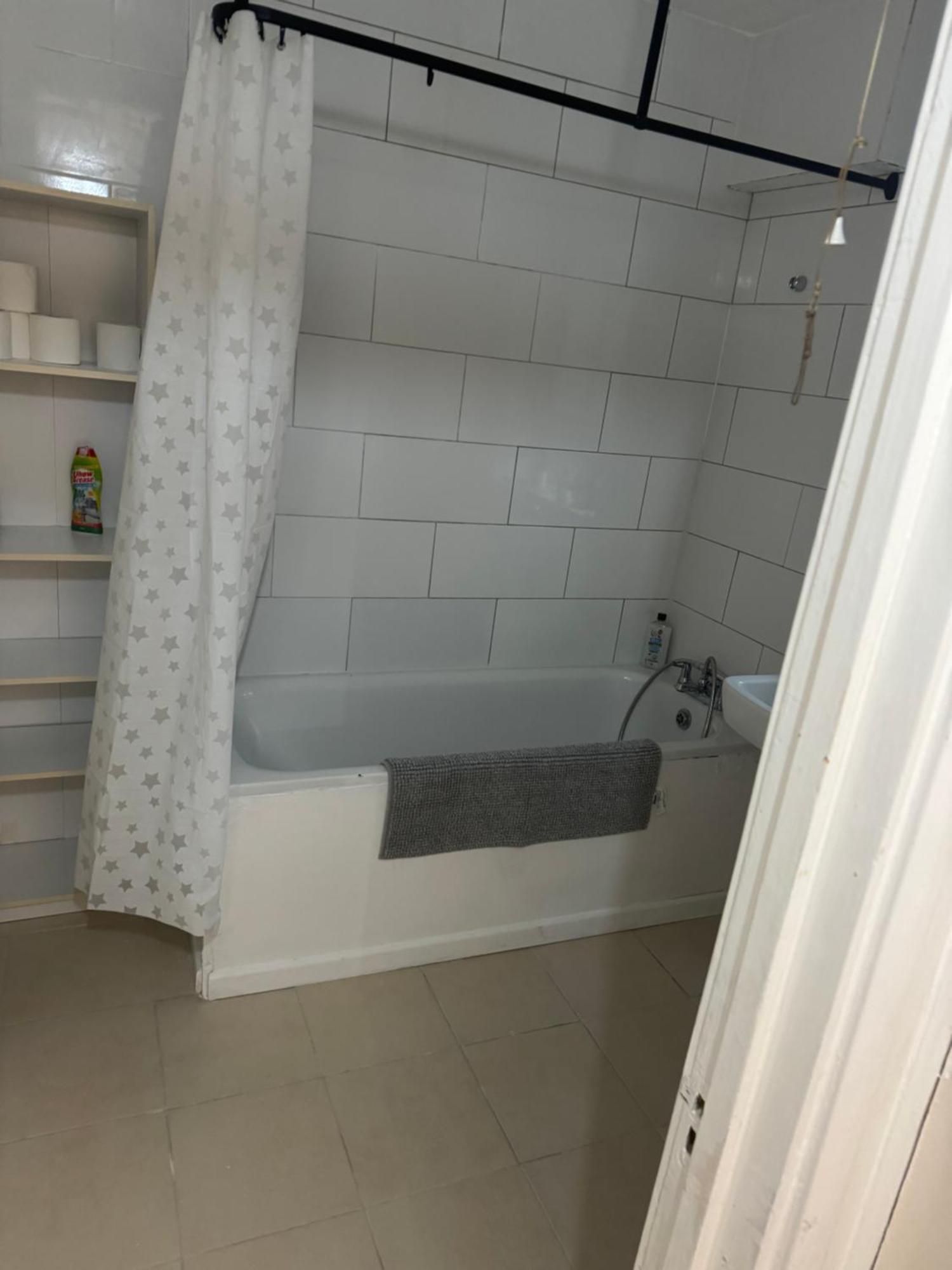 One Bedroom In Tower Bridge Road * Londres
