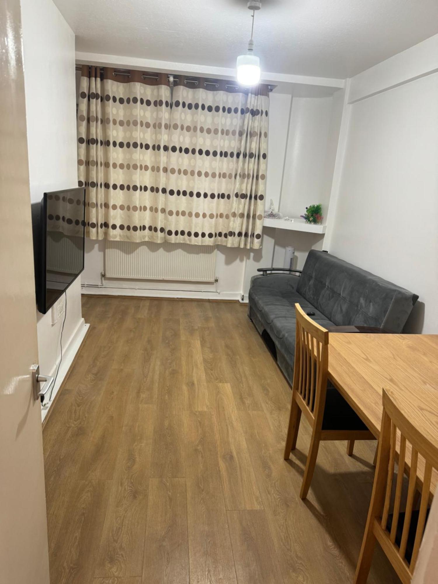 One Bedroom In Tower Bridge Road * Londres