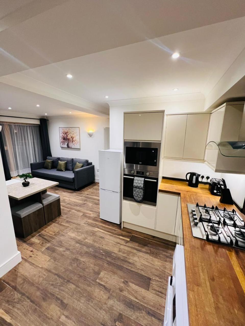 Luxury Near Centre, Near Train Station, E1 Apartamento