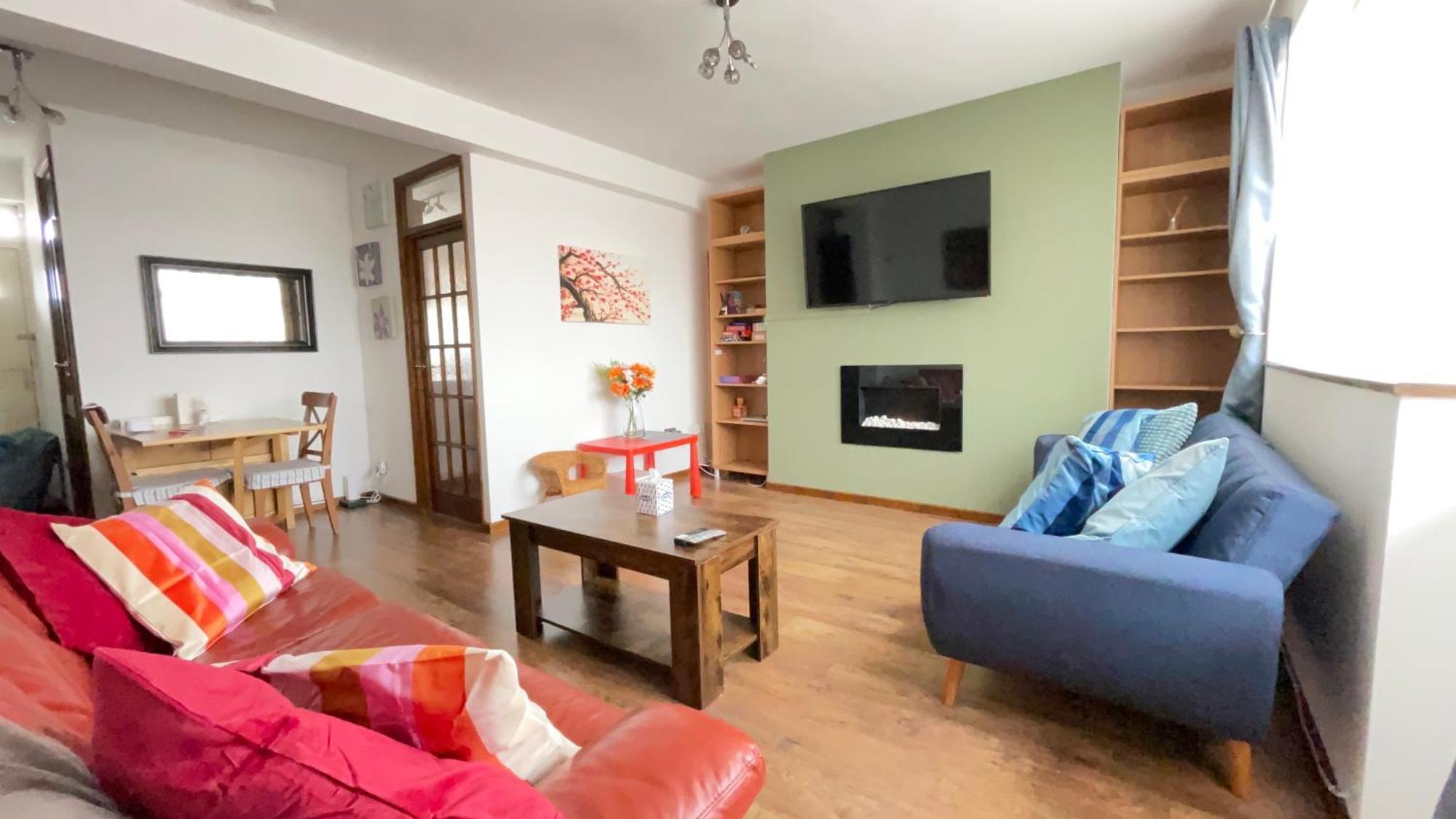 2 Bedrooms 2 Stations Londres