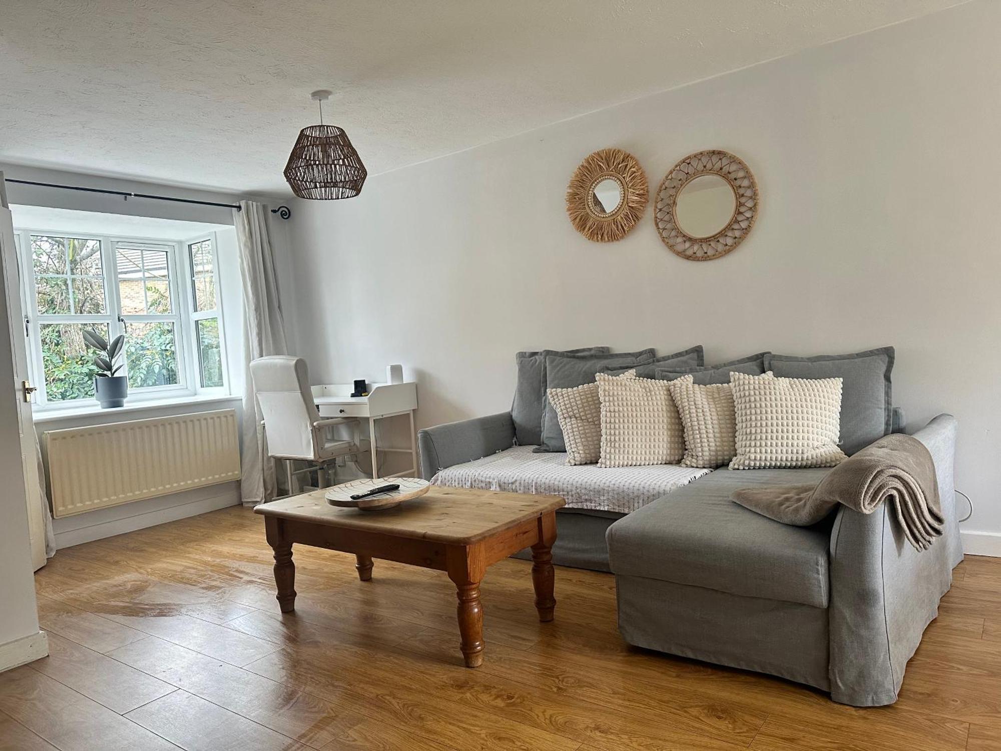 3 Bedroom House 2 Stops From Bridge * Londres