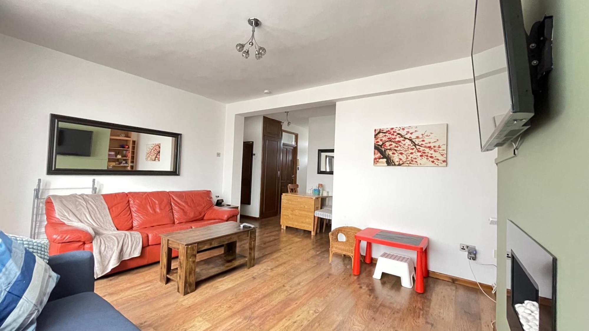 2 Bedrooms 2 Stations Londres