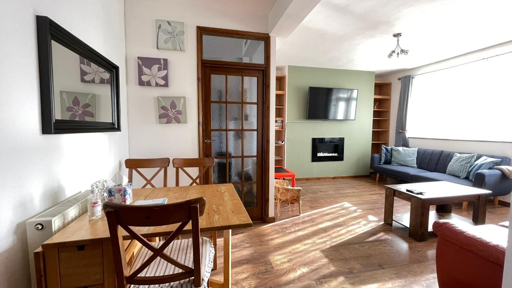 2 Bedrooms 2 Stations * Londres