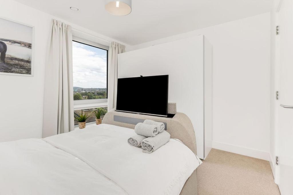 Khayat Homes - The Ferry - Two Bed * Londres