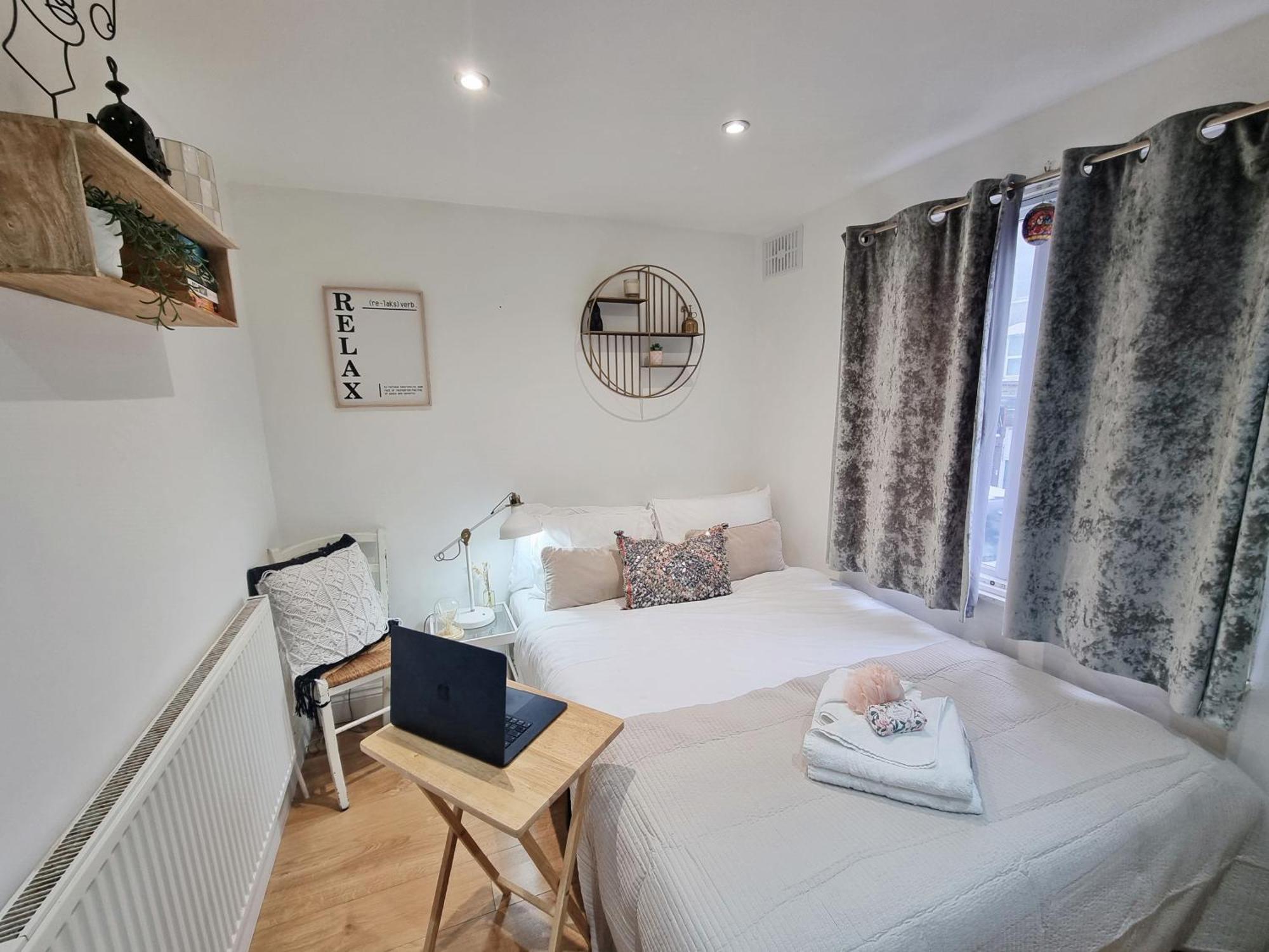 4bed/3bath 8min To Bridge Londres