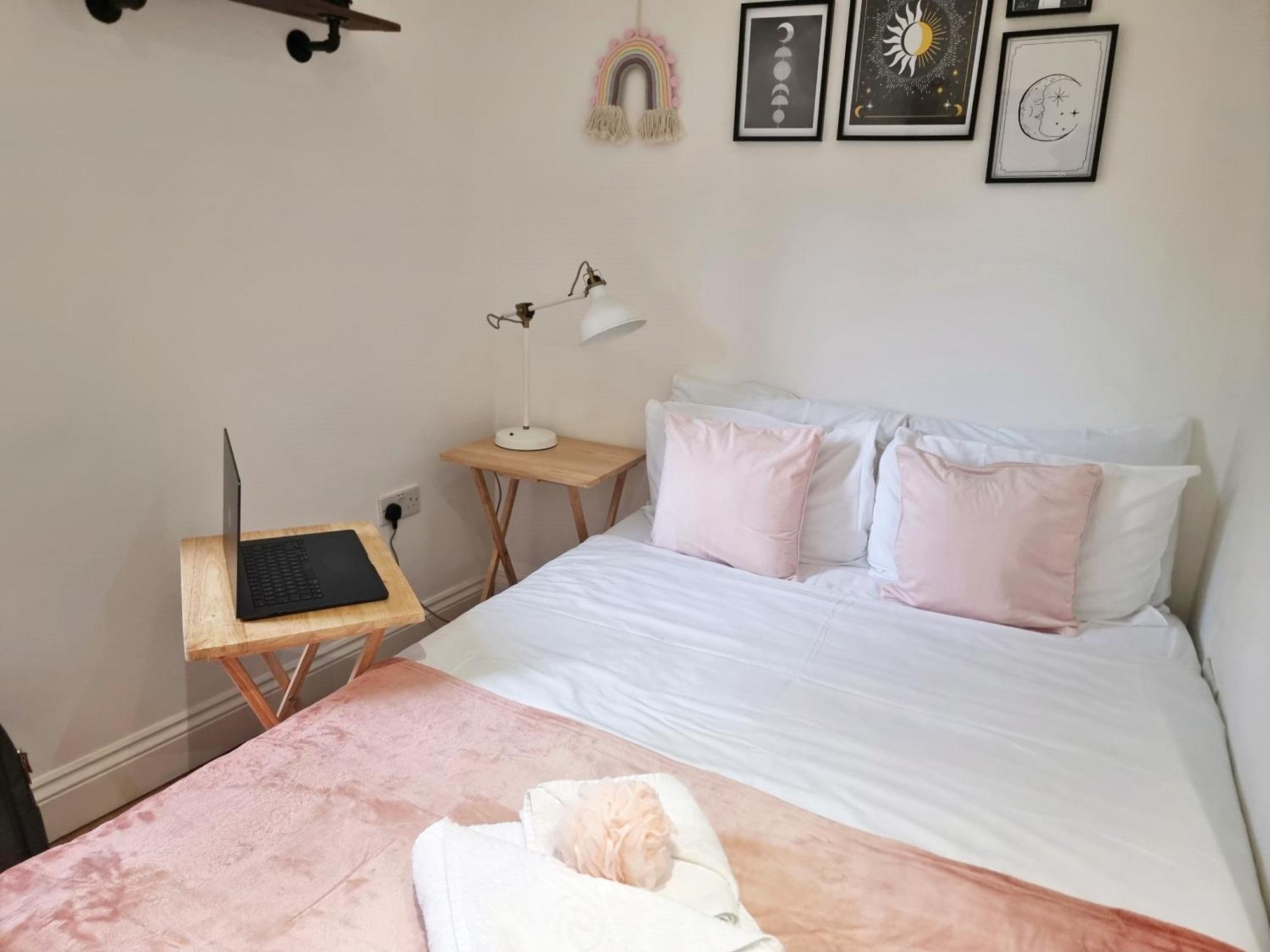 4bed/3bath 8min To Bridge Londres