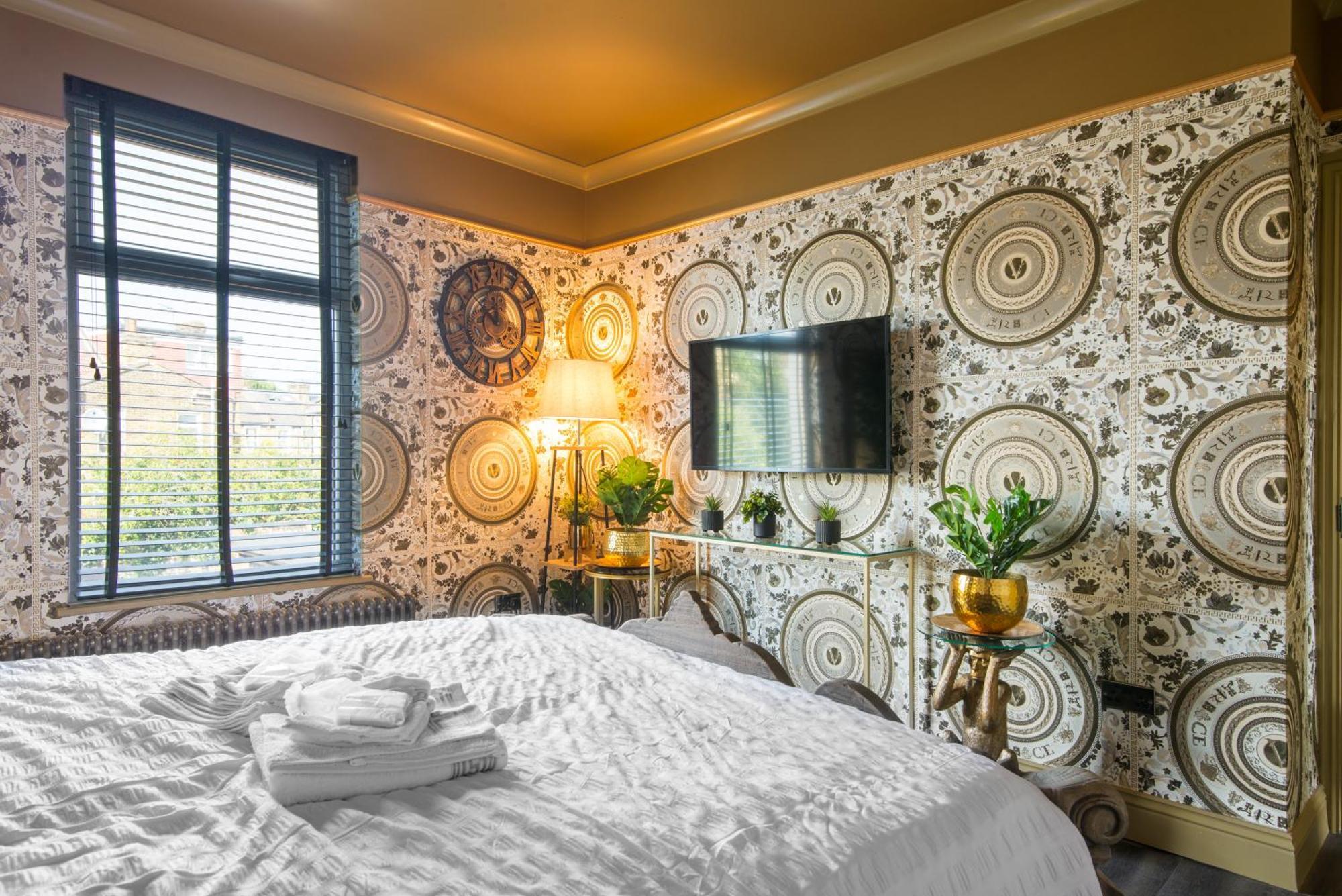 Lux Versace 1 Bed, Hot Tub, Pool Table, Sky Tv *