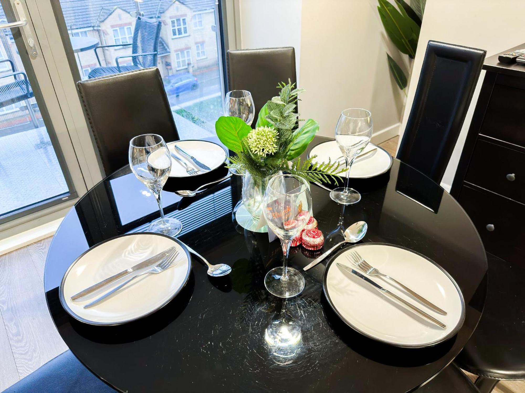 Contemporary With Private Terraces In Shoreditch, Hoxton, Islington