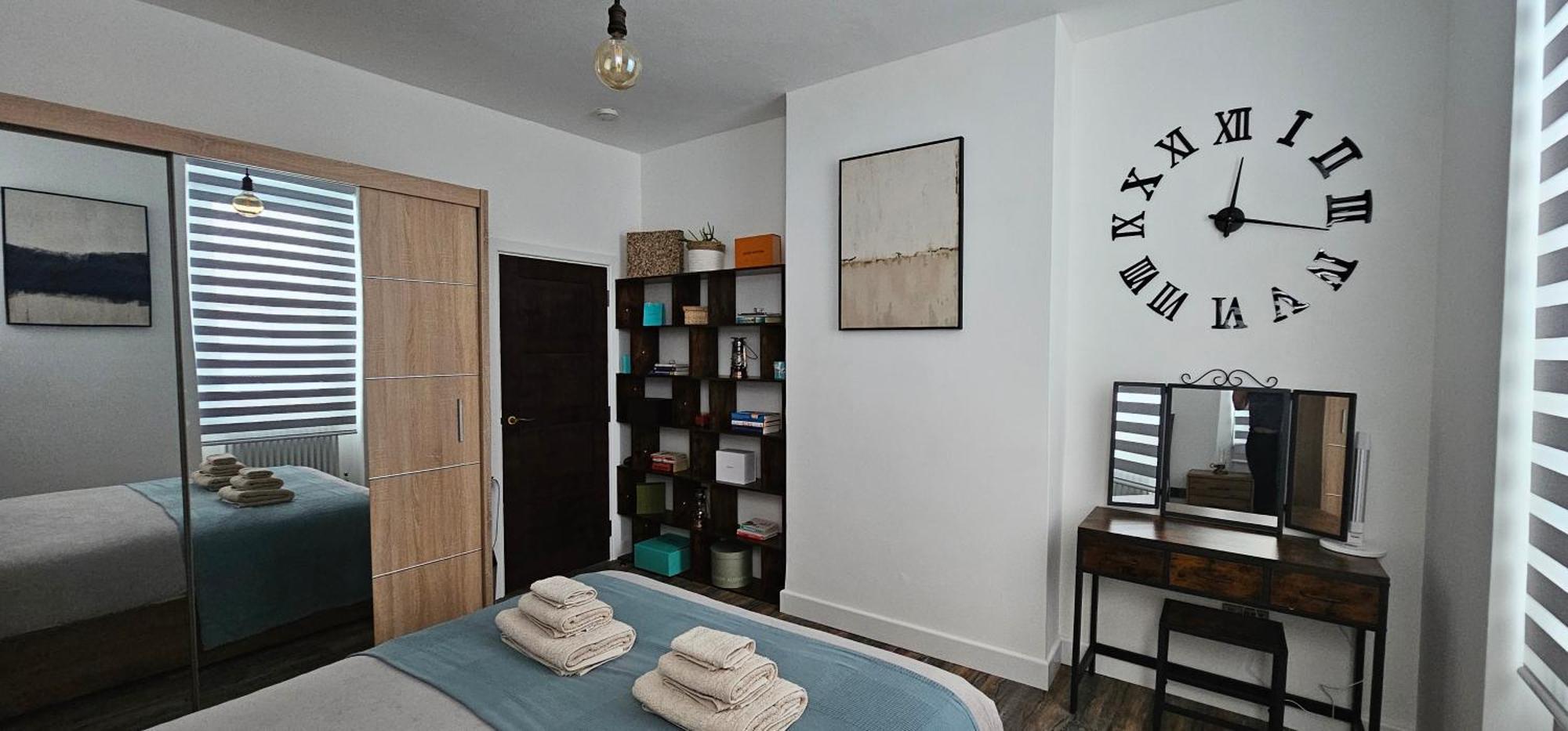 Tower Bridge Spacious King Bedroom With Extra Large Windows Londen