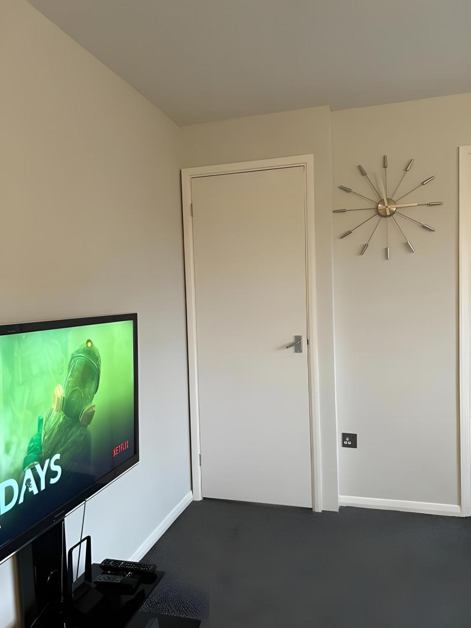 Apartamento Sleek & Stylish - E15 With Parking Londres