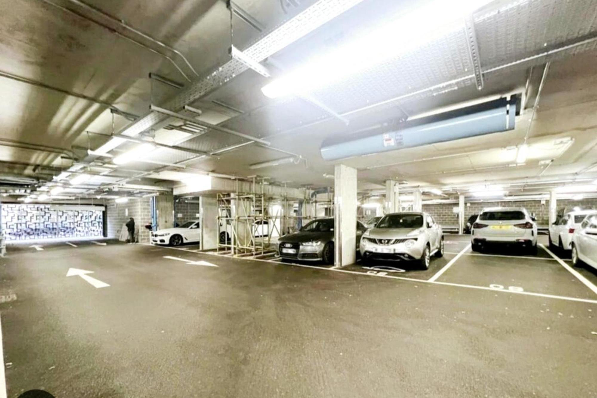 Lovely 3bd Flat, Parking, Sleeps Six Close To O2 Apartment *