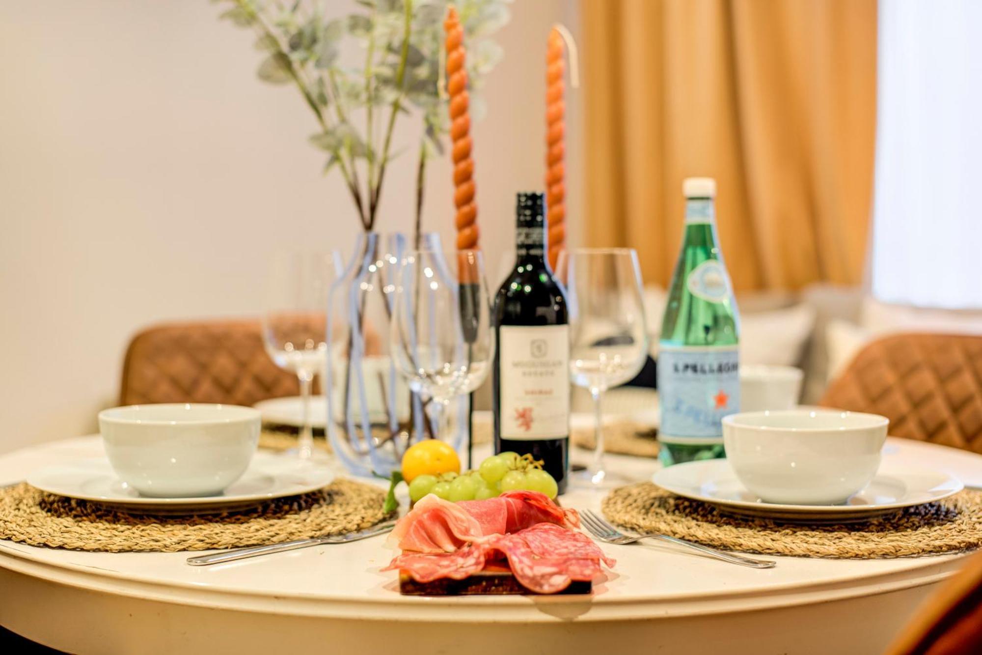 Boho Chic Tower Bridge Gem, Sleeps 8 *