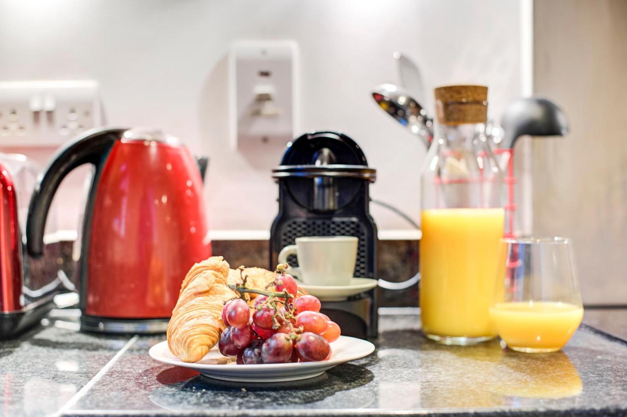 Boho Chic Tower Bridge Gem, Sleeps 8 *