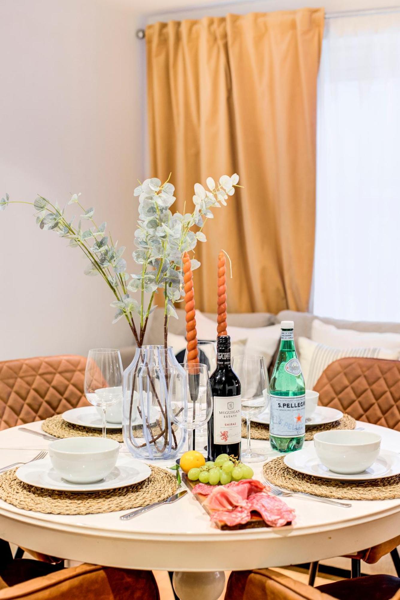 Boho Chic Tower Bridge Gem, Sleeps 8