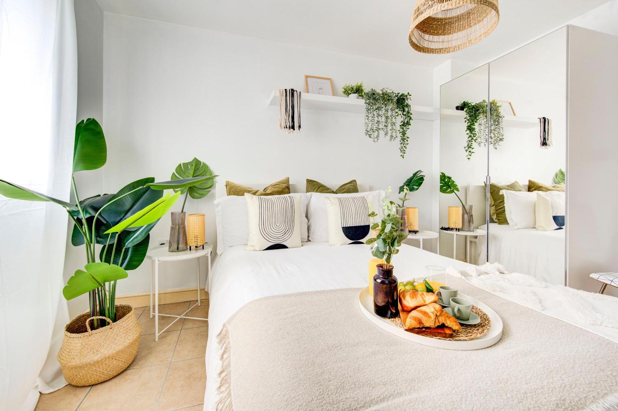 Boho Chic Tower Bridge Gem, Sleeps 8 *