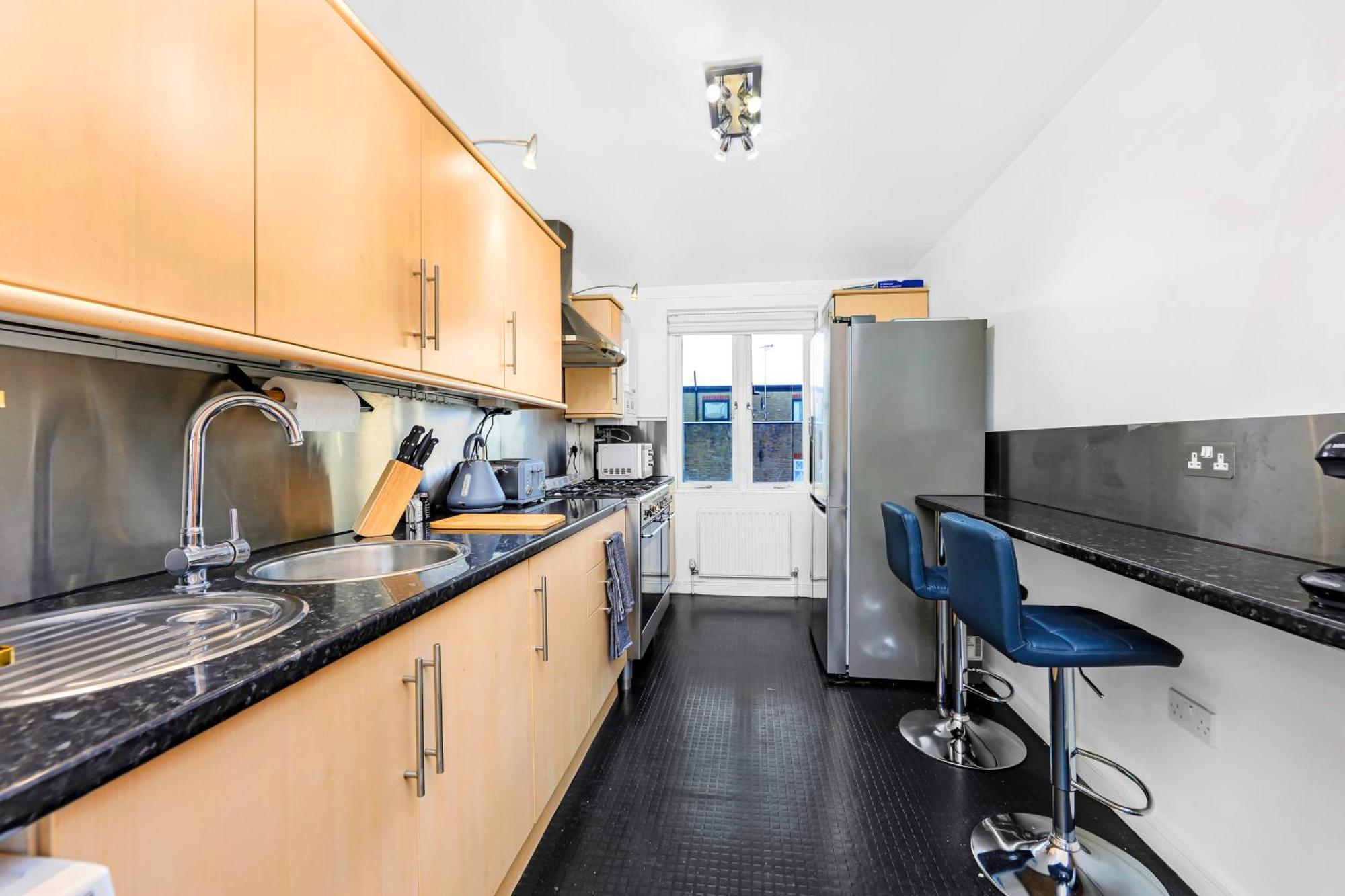 Apartment 2 Modern Double Bed For 6 Guests By Hofin Short Lets & Serviced London