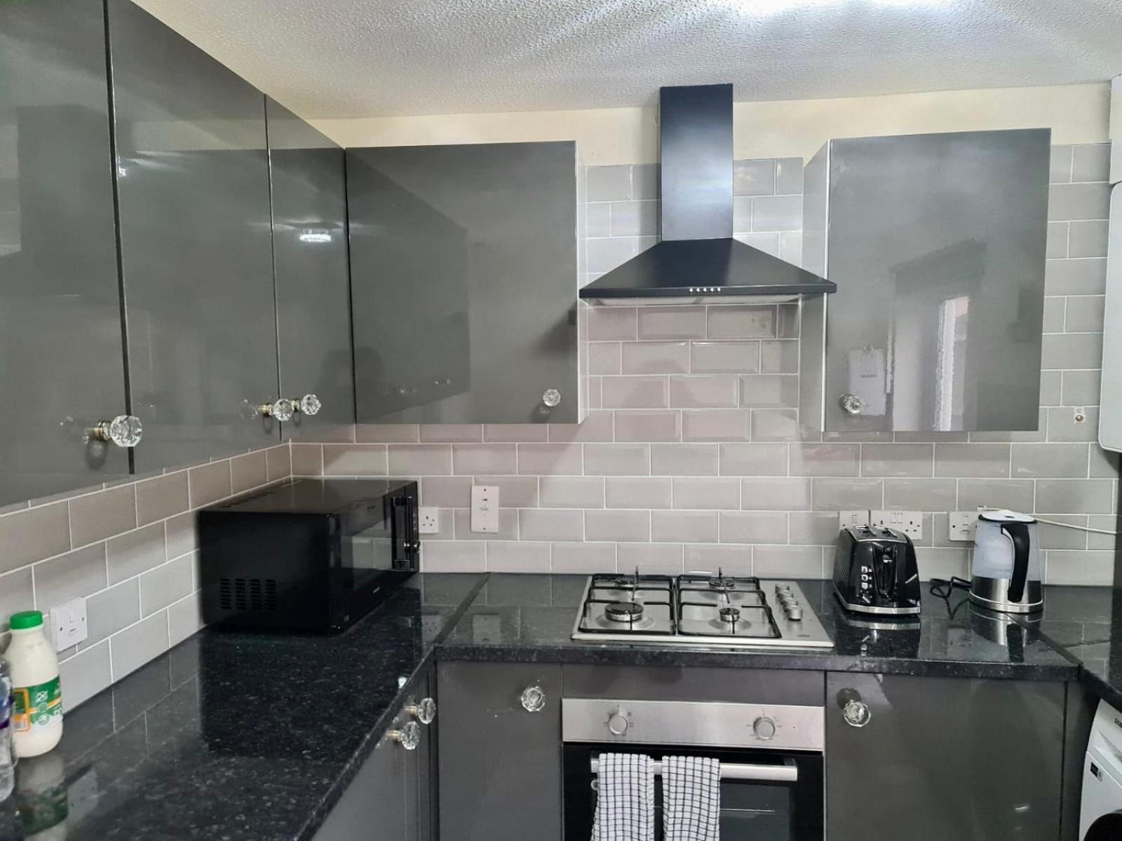 - Sleeps 4 - Parking - Garden - Petfriendly Casa de férias *