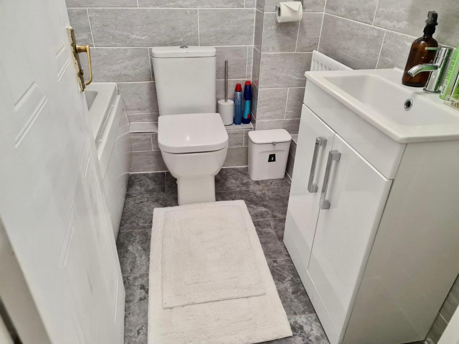 - Sleeps 4 - Parking - Garden - Petfriendly Casa de férias Londres