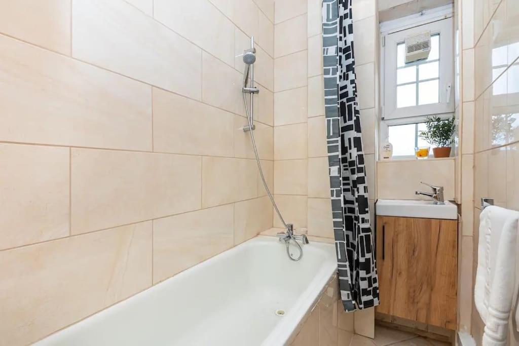 Apartamento Tranquil 1br In South Bank With Onsite Parking Londres