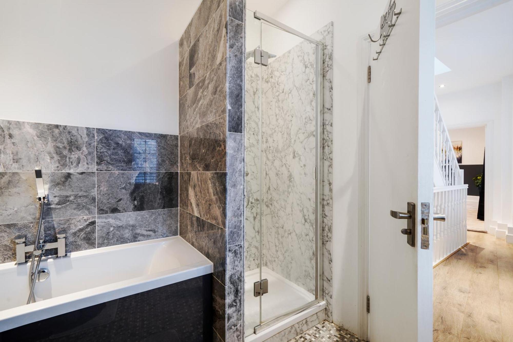 Charming 2 Bed House - Roof Terrace & Parking Vakantiehuis Londen