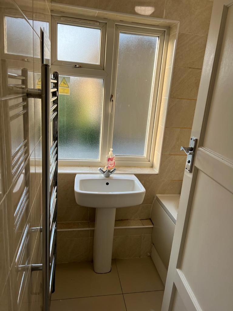 Double Near Canary Wharf 28 London