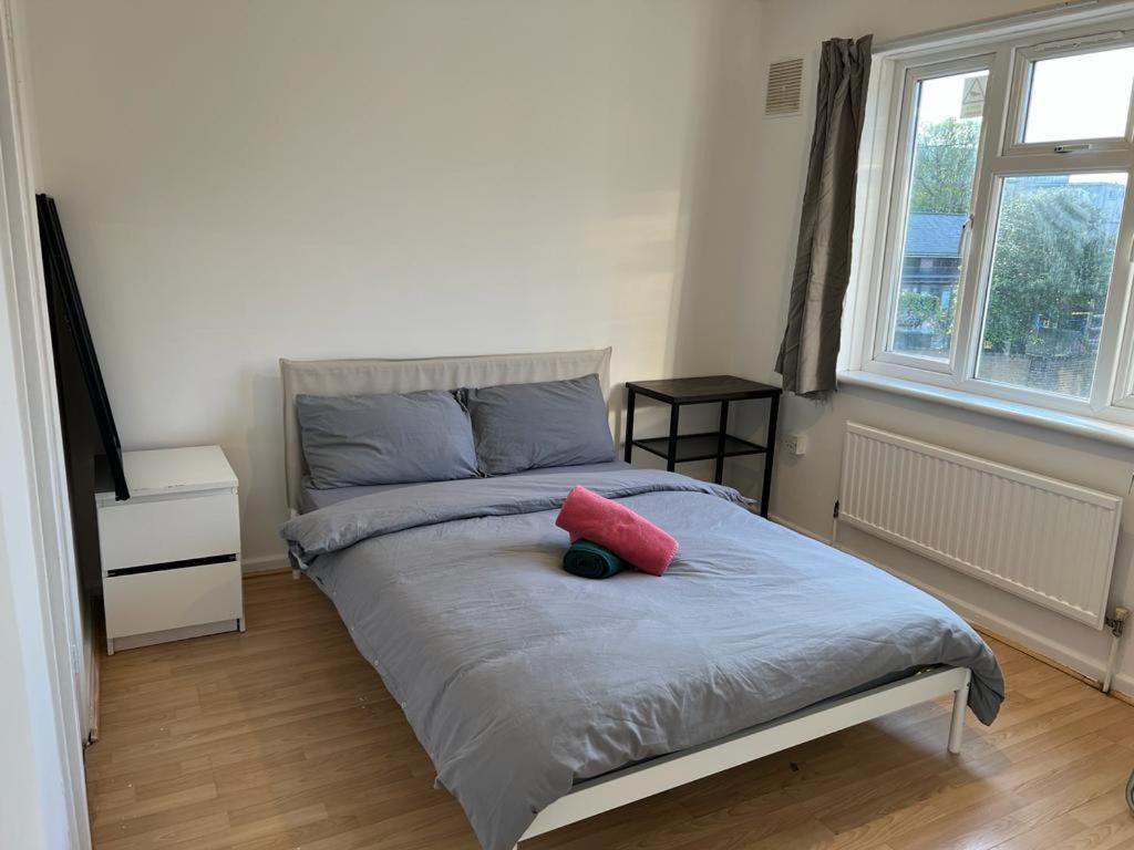 Double Near Canary Wharf 28 * London