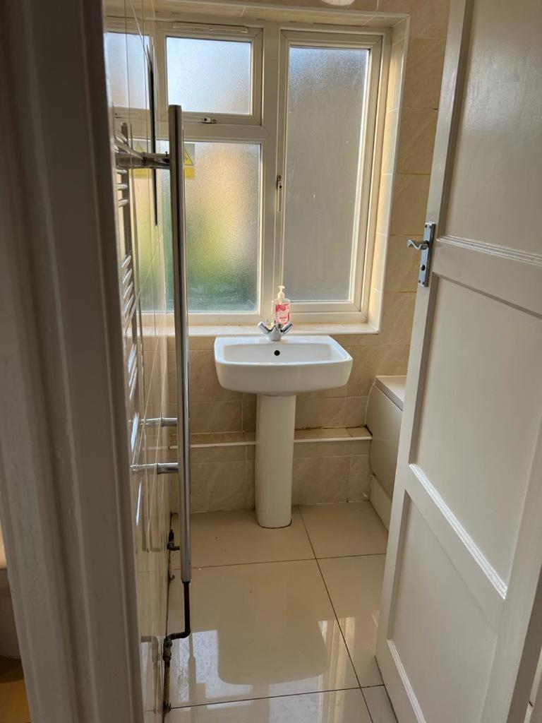 Double Near Canary Wharf 28 * London