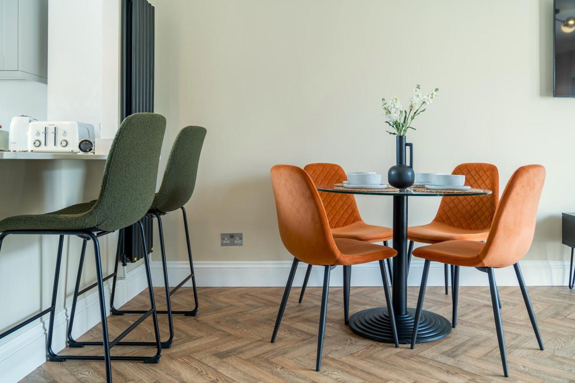 5 Star - Stylish 2 Bed In -excel, Airport Vakantiehuis