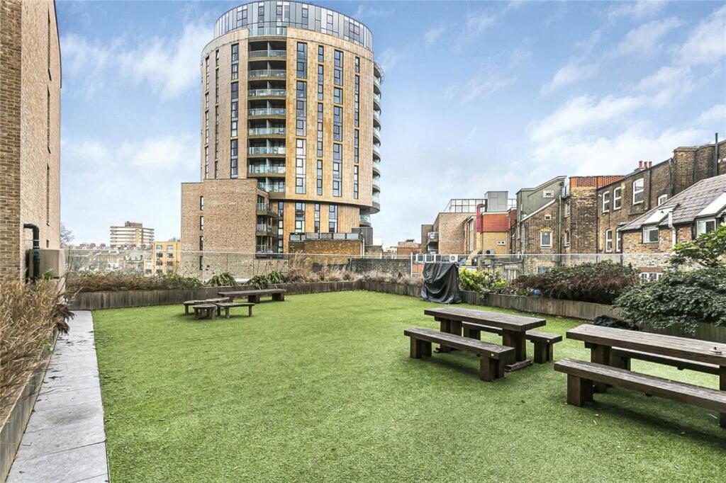 Modern Serviced 3-bedroom Flat In East Appartement Londres