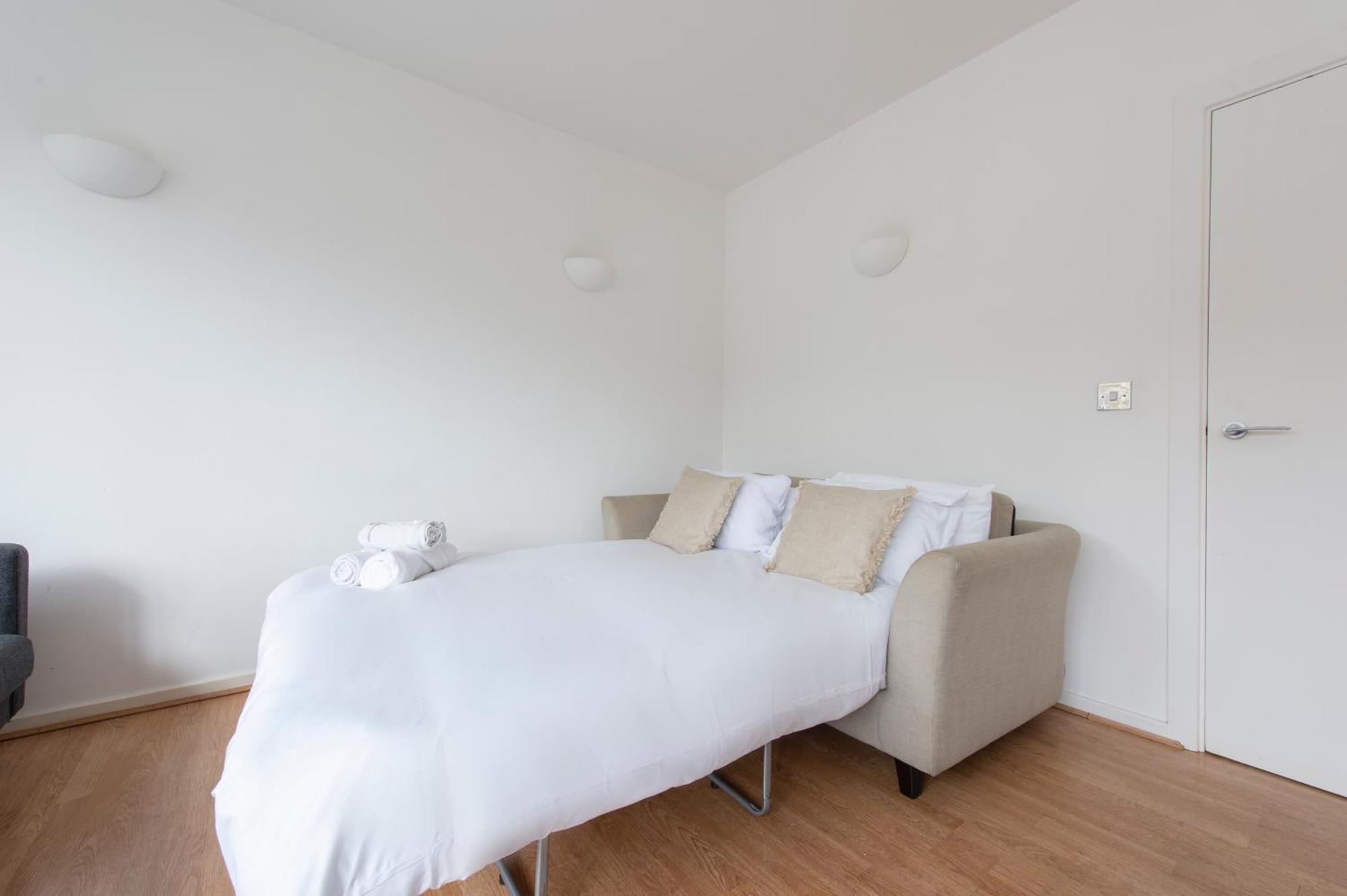 Modern Luxury By Bow Road Station * Londen