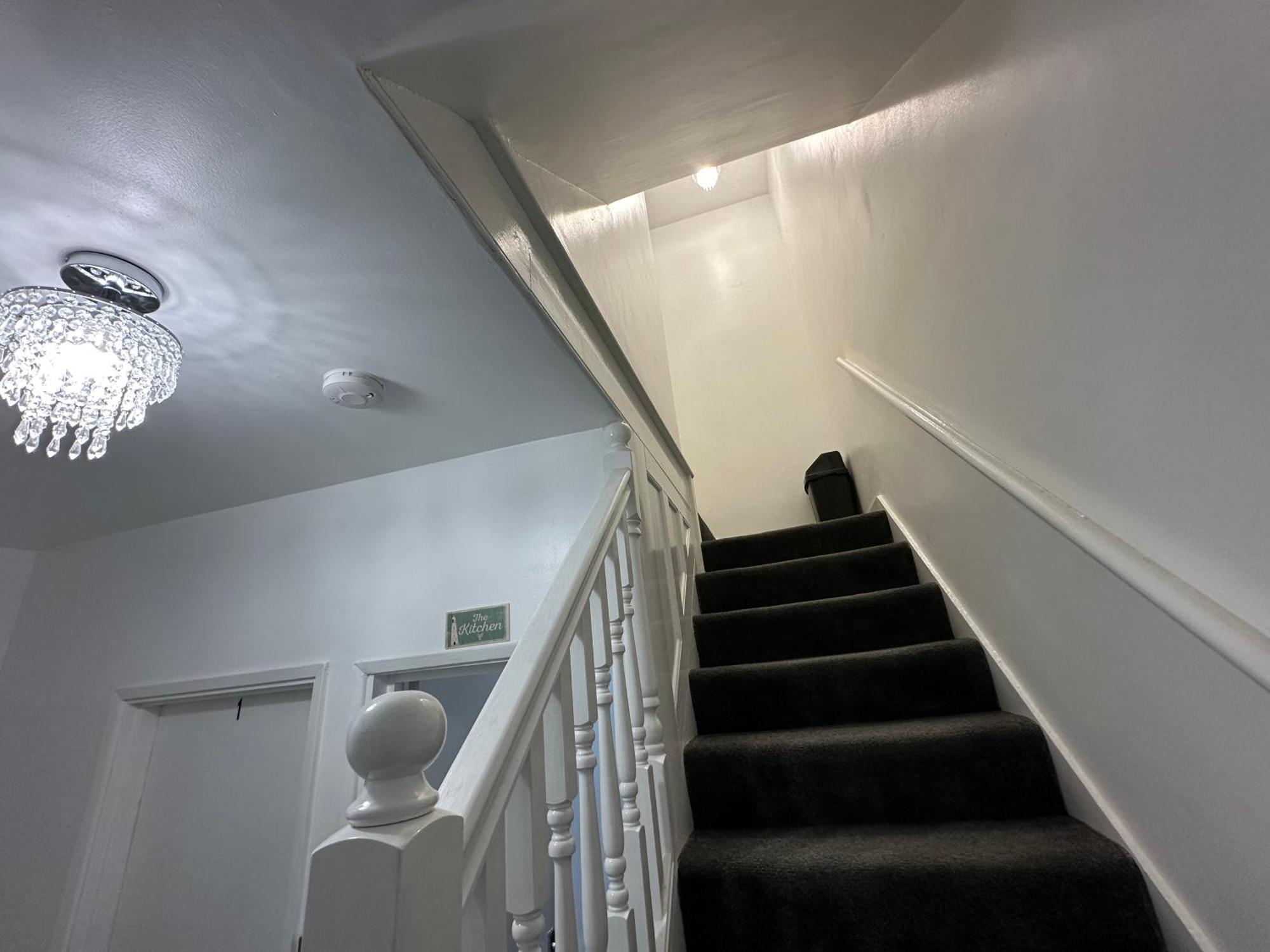 Appartement 4th Flat With Private Own Bathroom A Luxury Family Setup And Furnished With Double Bed A Double Futon-sofa Bed A Single Futon Bed A Baby Cot And Garden And Free Parking *